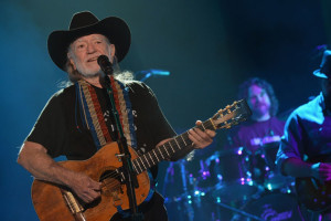 Willie_Nelson_2013_LRM